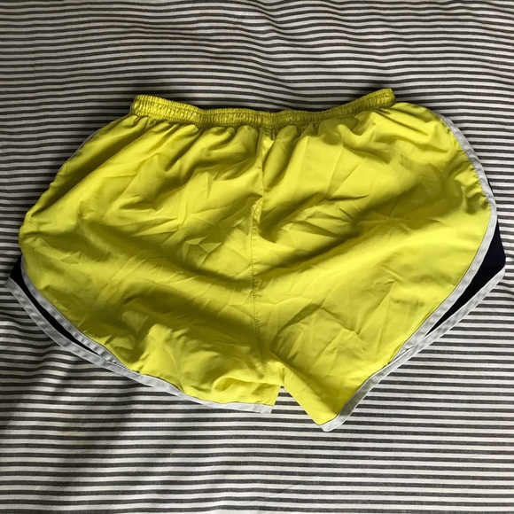 Nike dri-fit yellow tempo running short - M - Picture 2 of 5